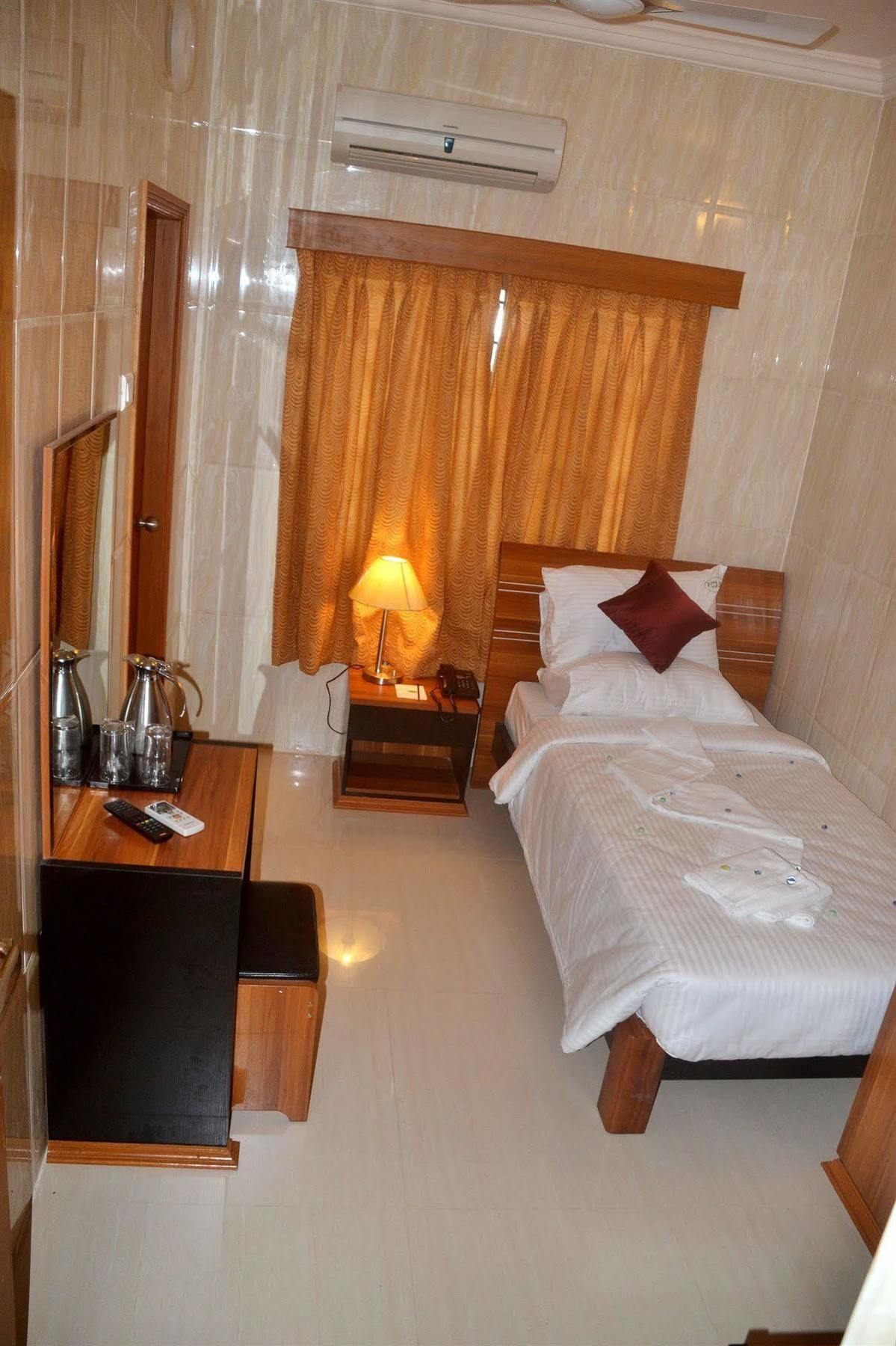 Peace Inn Chennai Exterior foto
